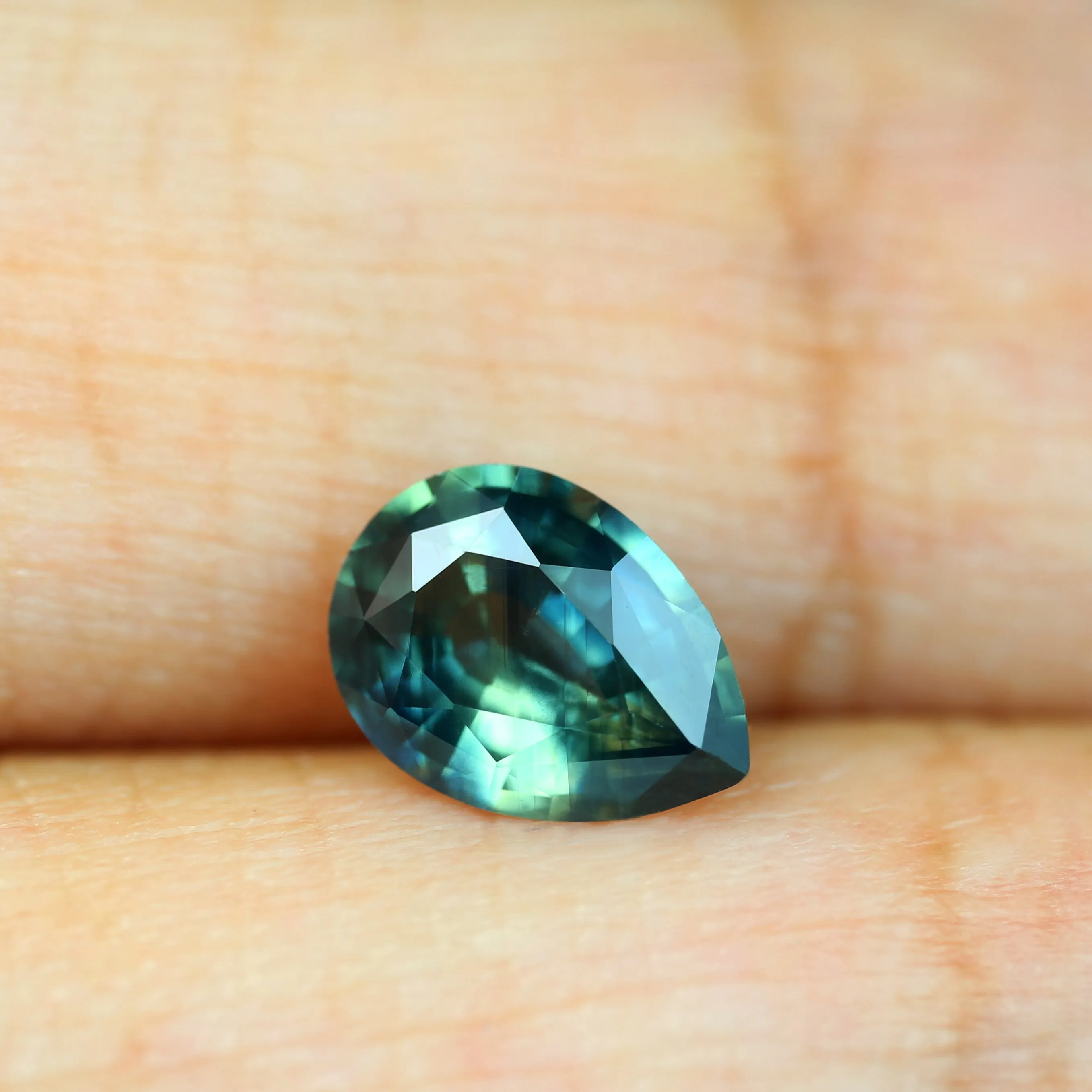 0.92ct Certified Natural Teal Sapphire