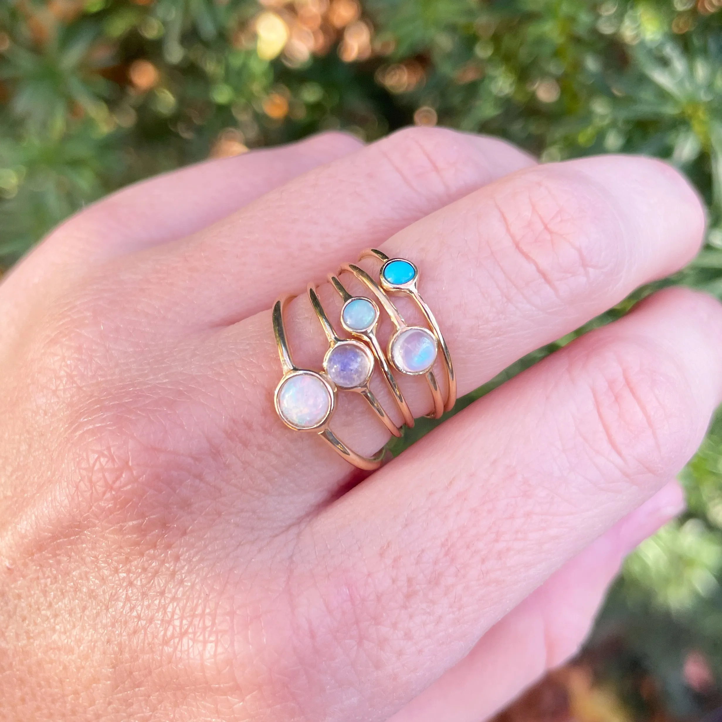 14kt yellow gold labradorite ring