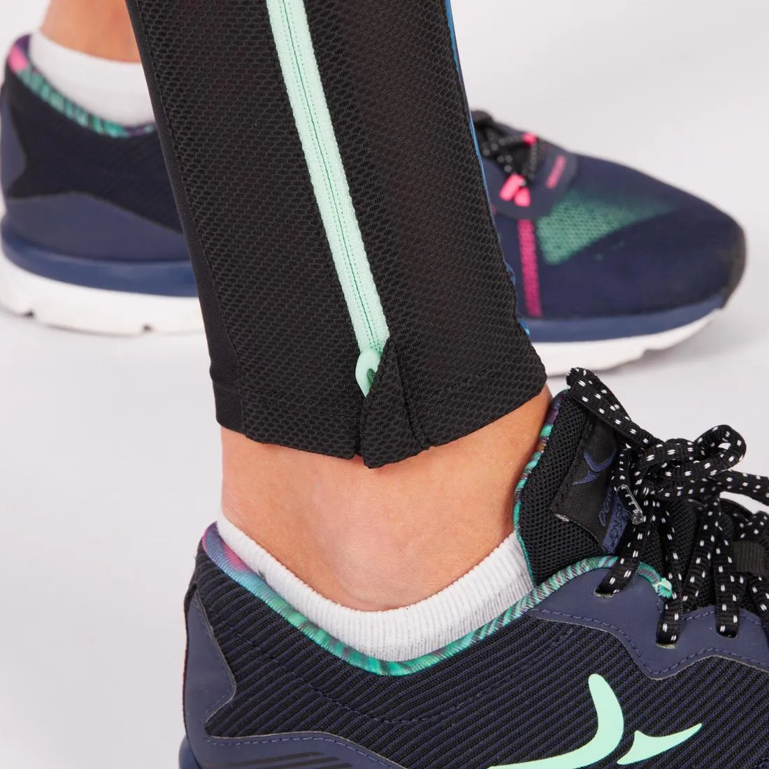500 Women's Cardio Leggings - Black with Blue Tropical Print
