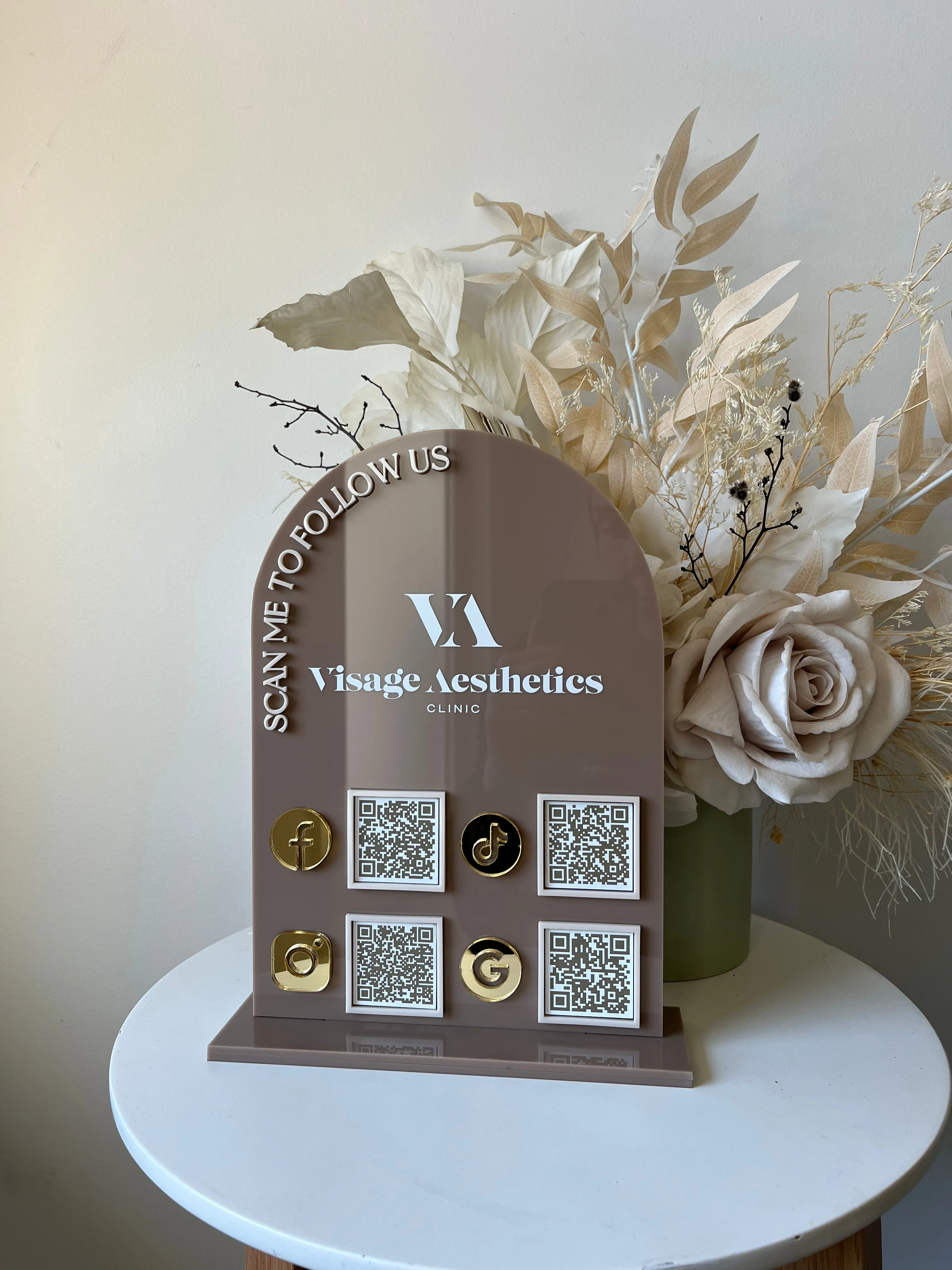 Arched 4 QR Code Sign   Logo
