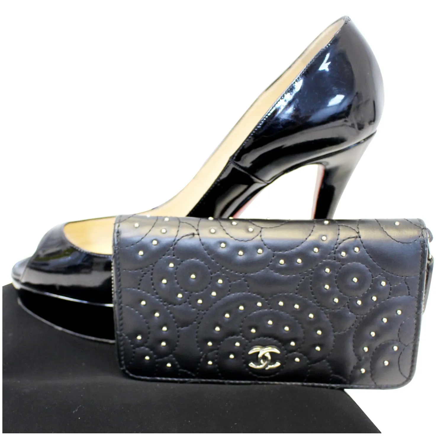 CHANEL Camellia Long Zippy studded Wallet Black