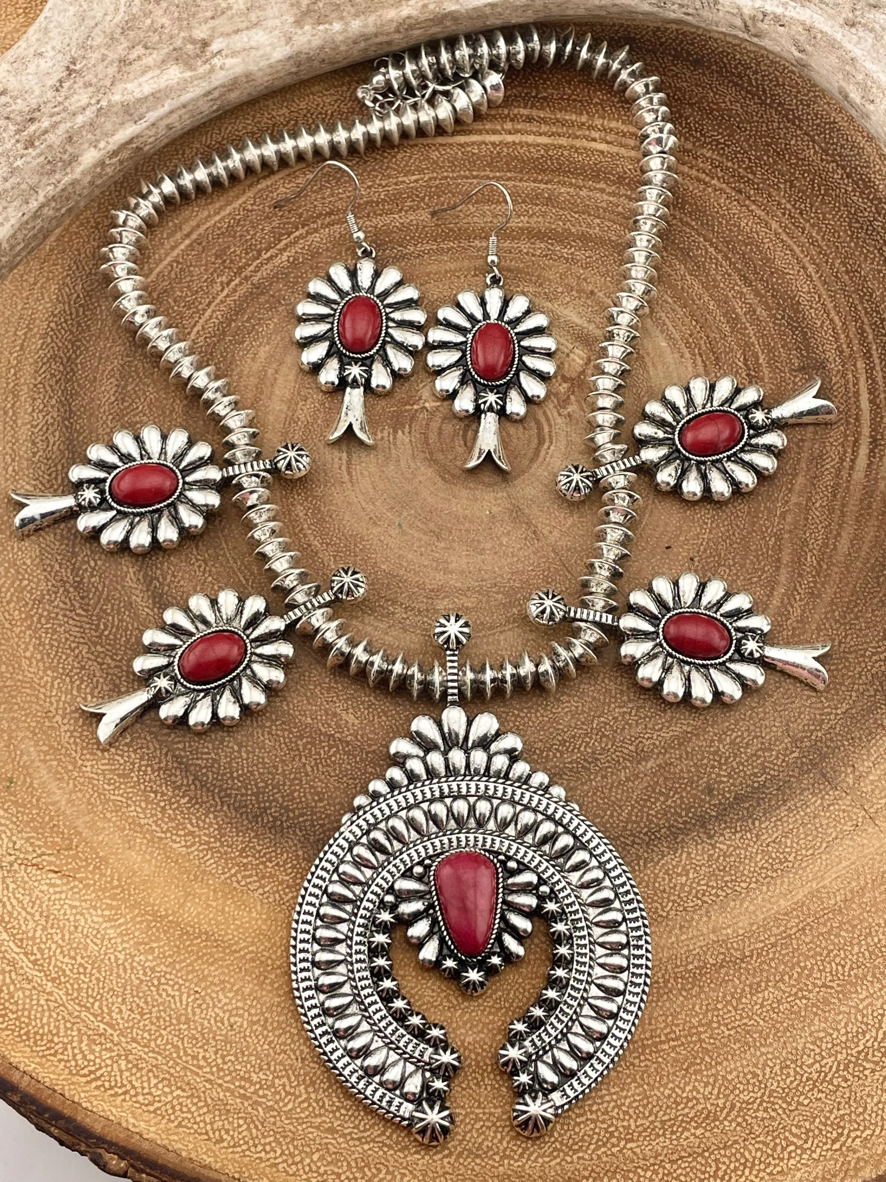 Cleo Fashion Flute Blossom Naja Necklace & Earrings - 16"