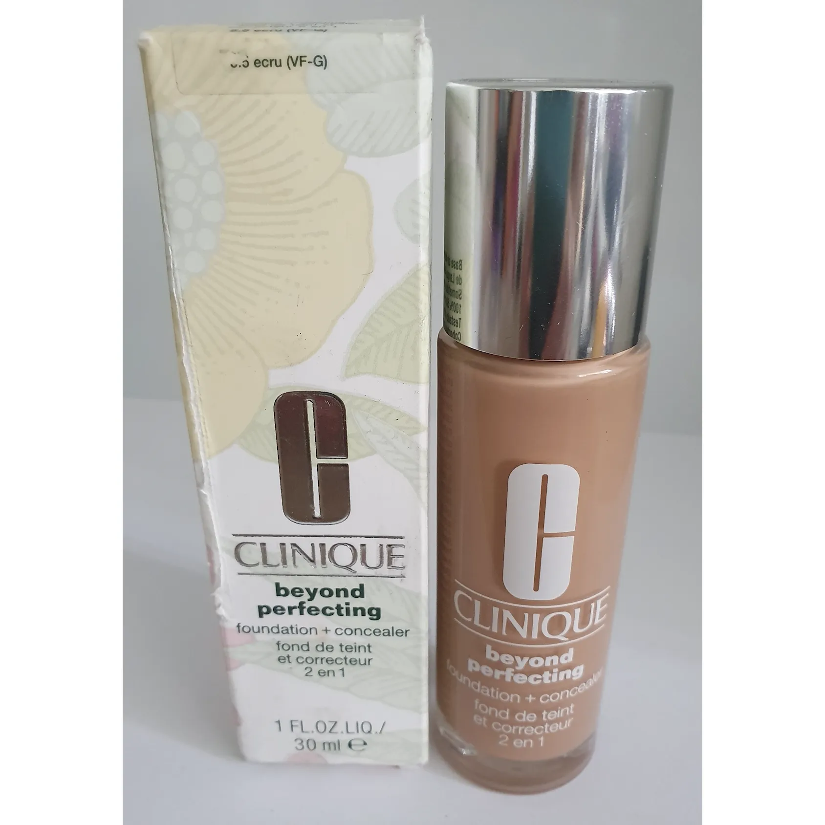 Clinique Beyond Perfecting Foundation   Concealer 5.5 Ecru 30ml