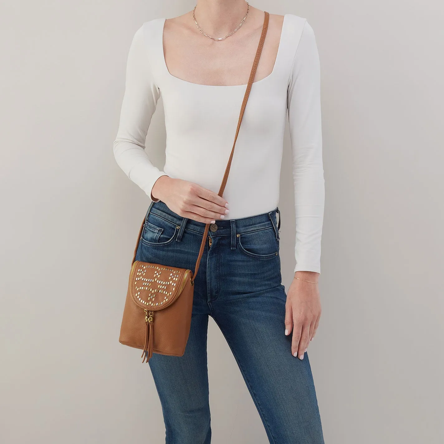 Fern Crossbody In Pebbled Leather - Warm Honey Pixel Studded