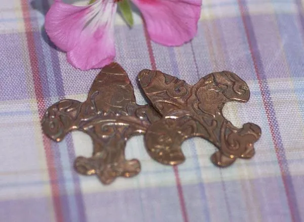 Fleur De Lis Charm 30mm x 27mm in Textured Patterns