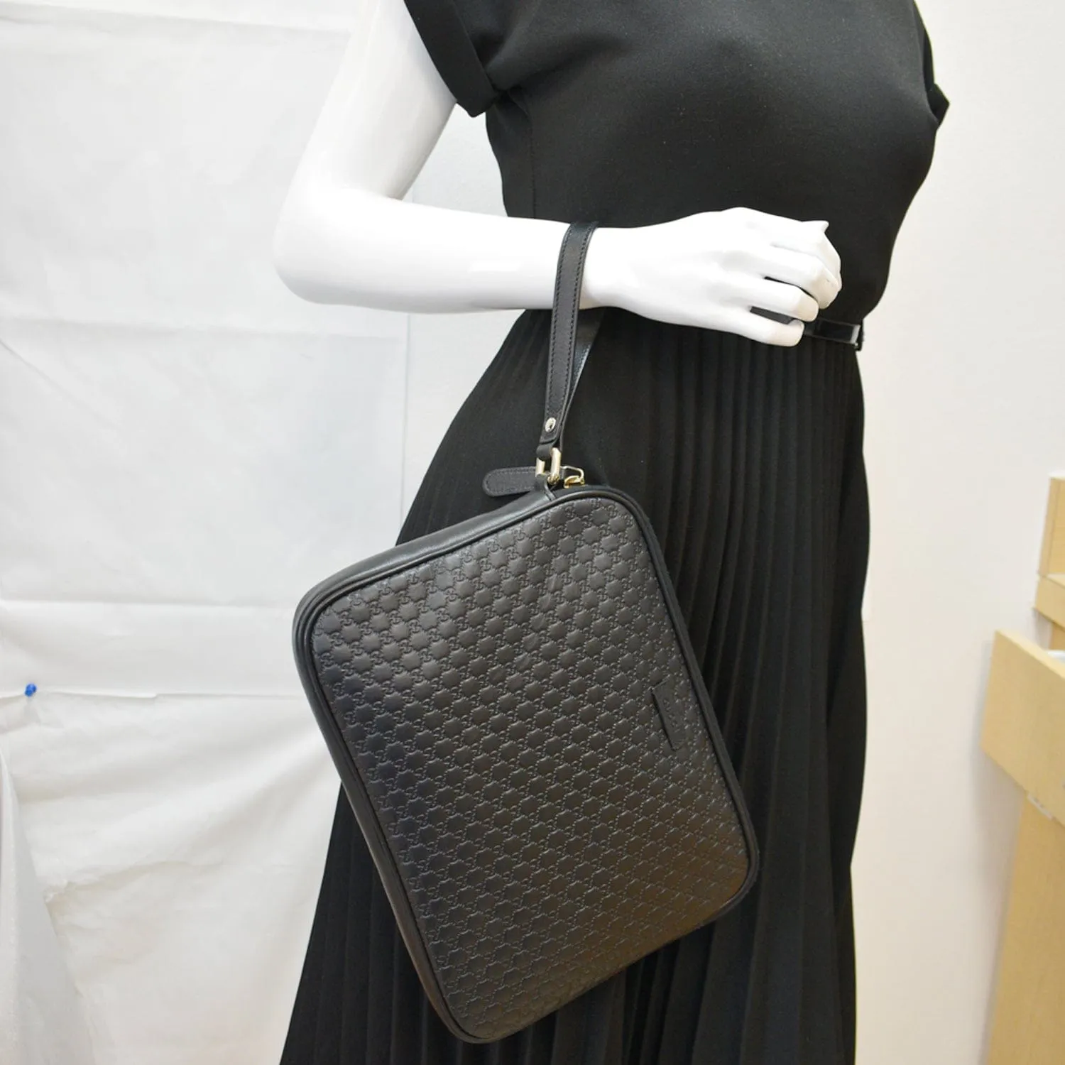GUCCI Microguccissima Leather Clutch Bag Black 607726