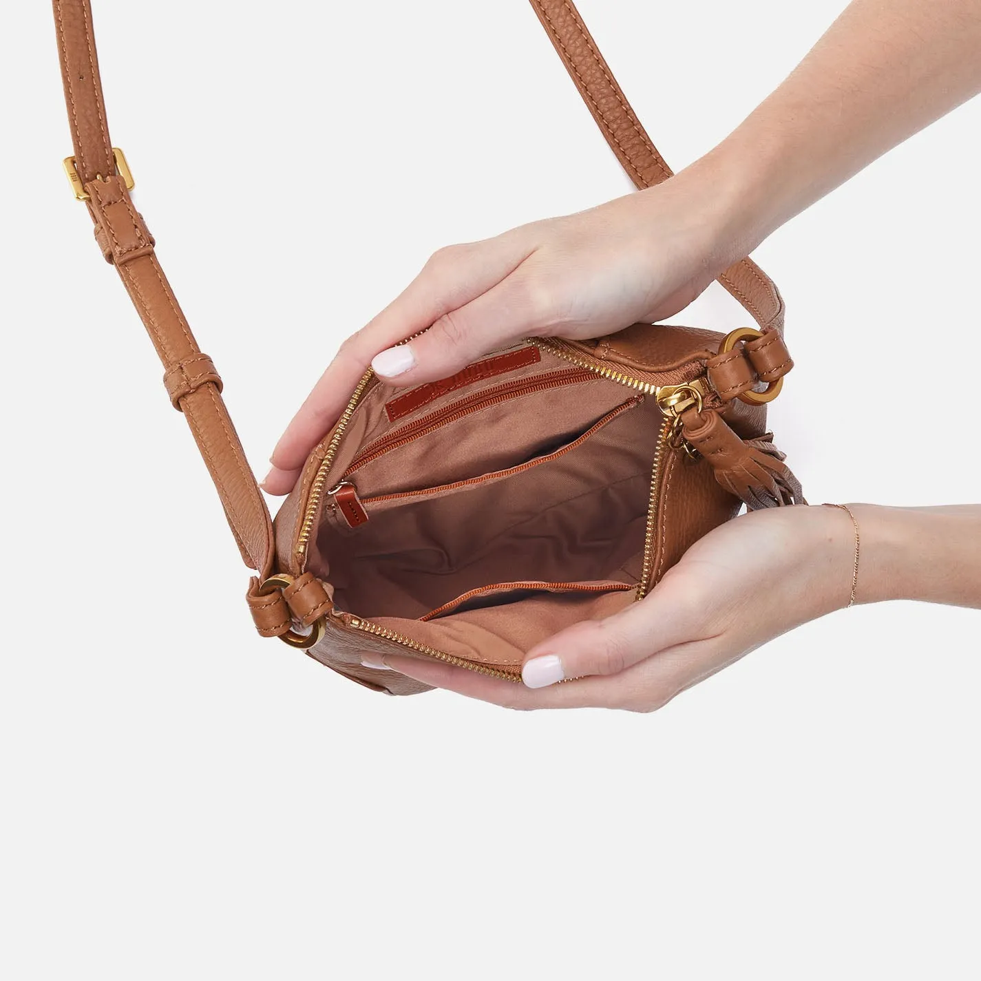 Lexi Crossbody In Pebbled Leather - Warm Honey