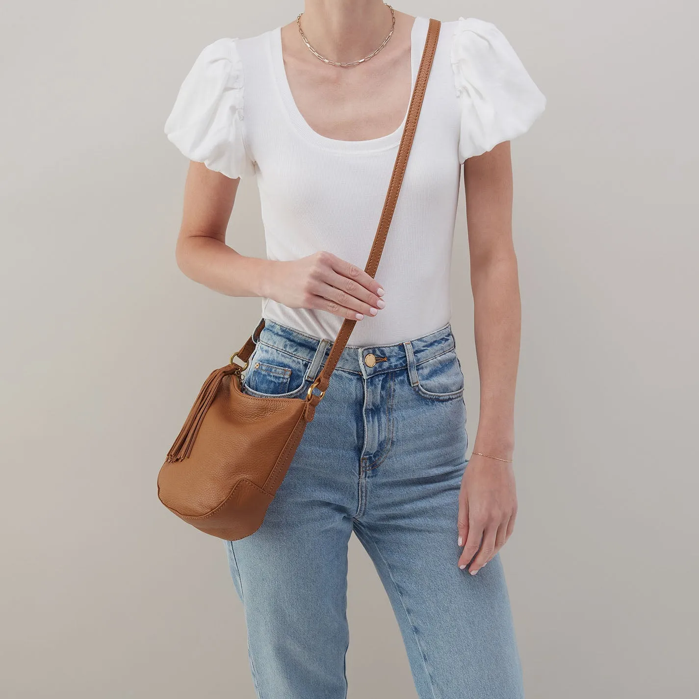 Lexi Crossbody In Pebbled Leather - Warm Honey