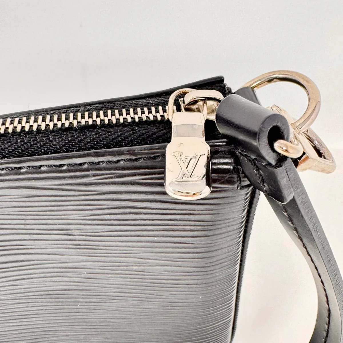 Louis Vuitton Epi Pochette
