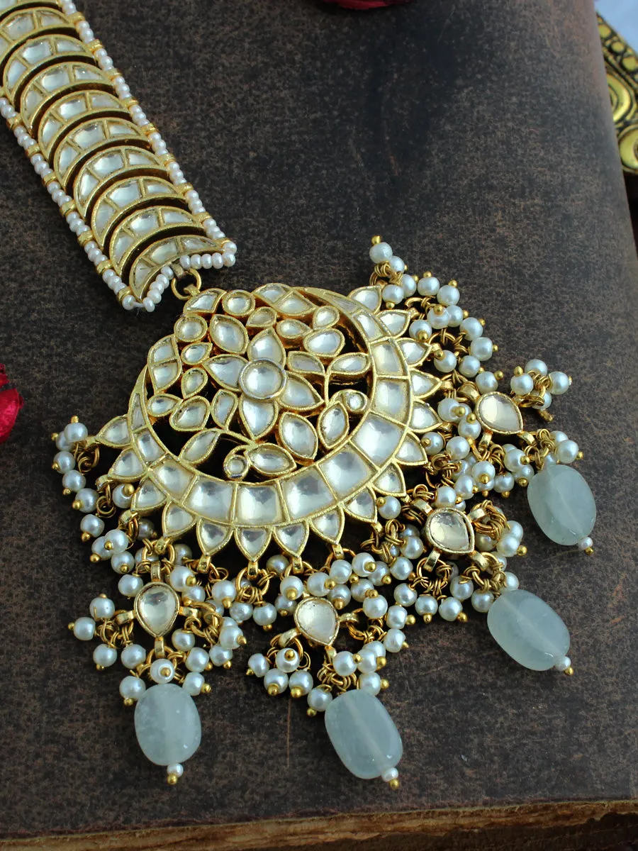 Nabhya Maang Tikka