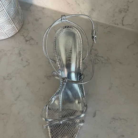 New! Schutz Azealia Metallic LeatherWrap Sandal in Silver Sz 9.5