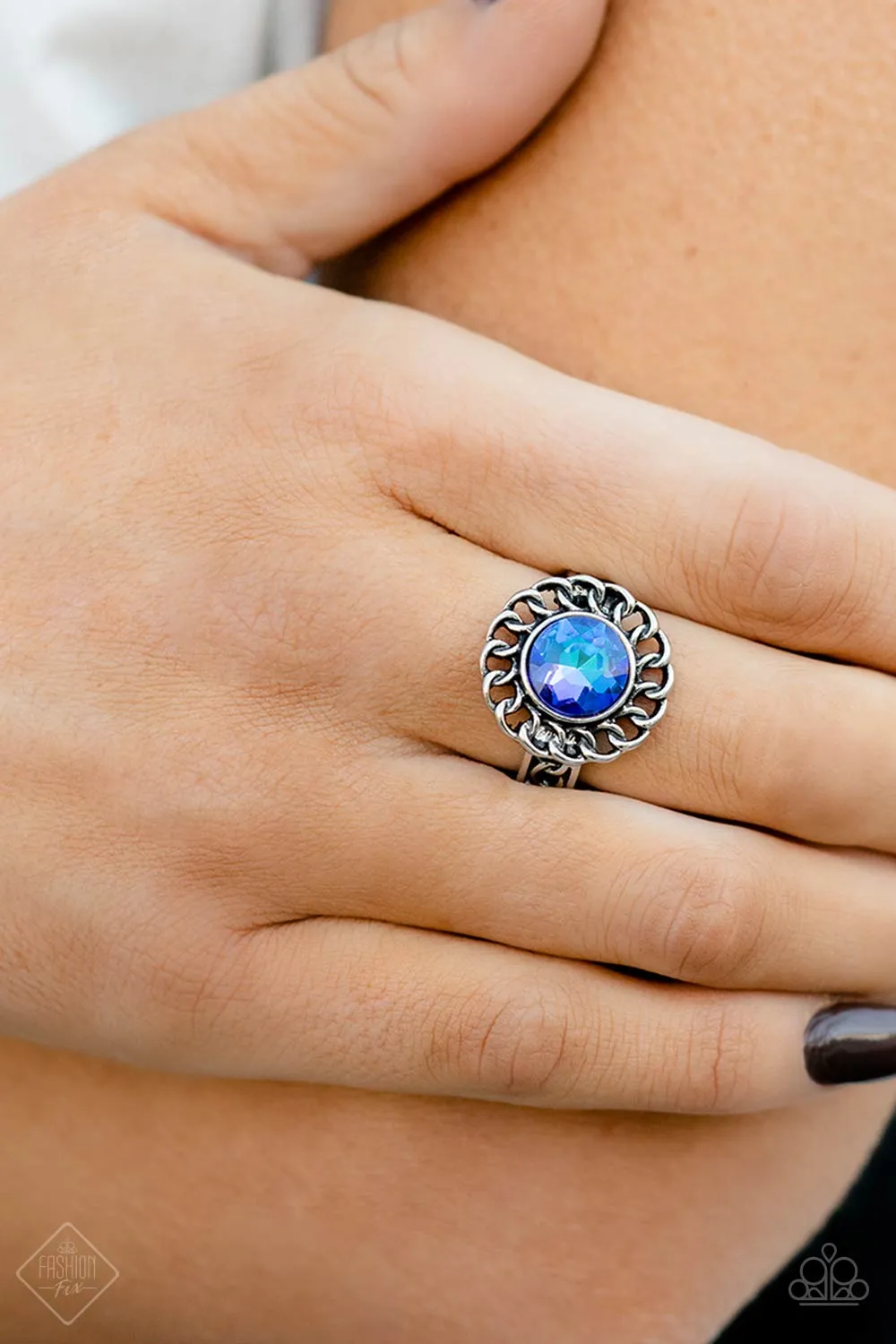 Paparazzi - Fashion Fix - Magnificent Musings - Excalibur Extravagance Blue -Complete Trend Blend