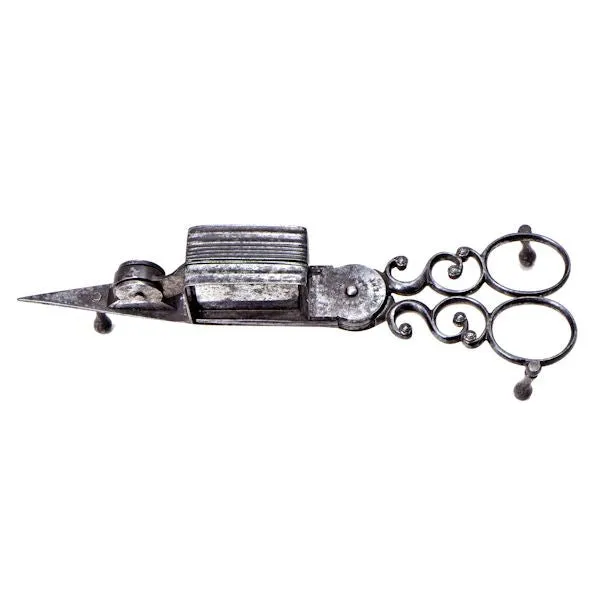 Patented wick trimmer