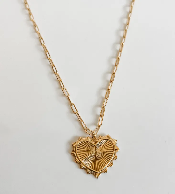 Sharp scalloped heart charm