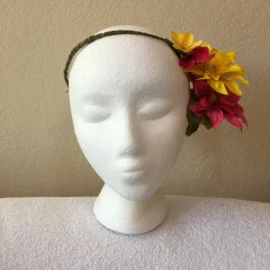 Side Wreath - Bright pink & yellow pointy daisies