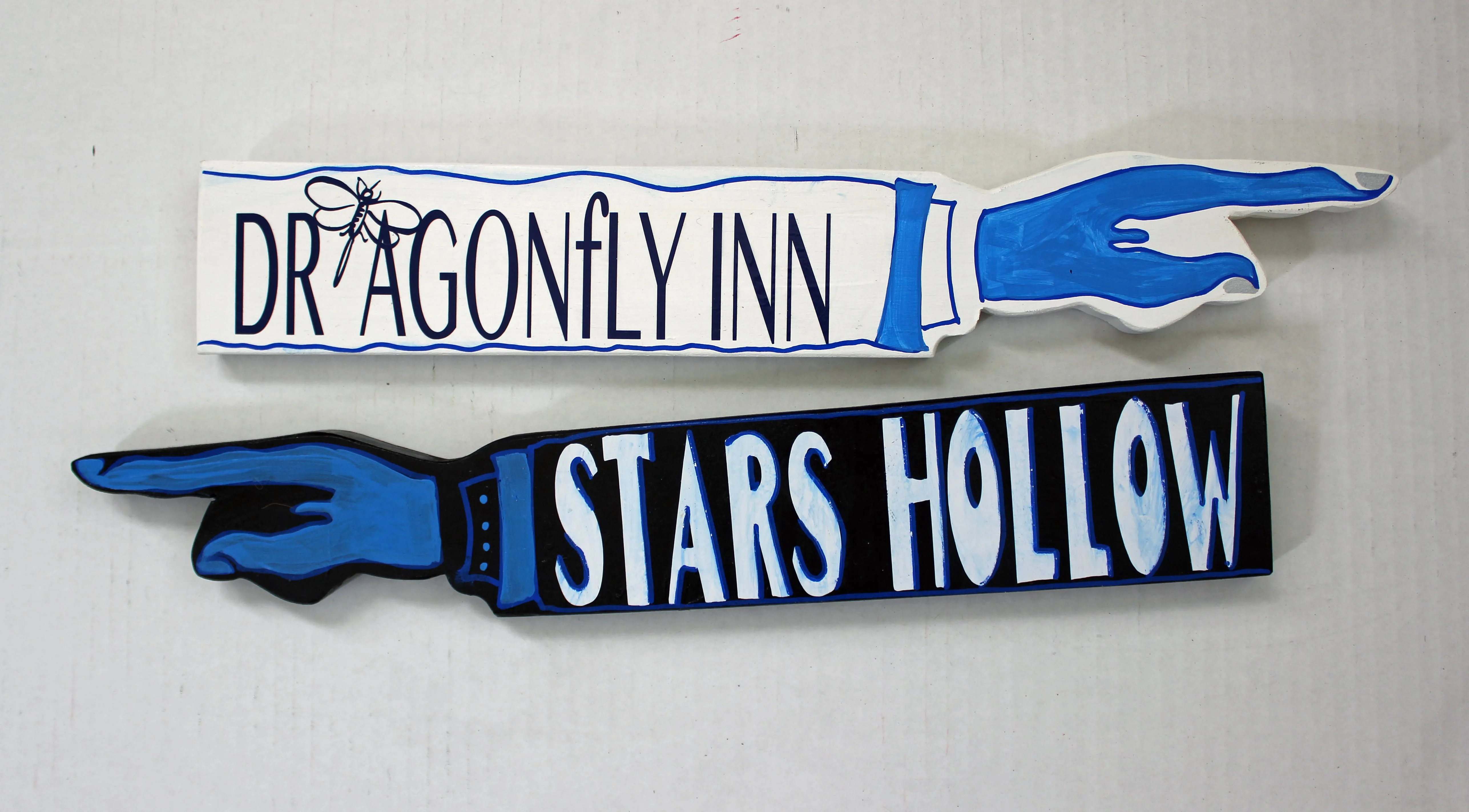 stars and hollows wooden pointy sign