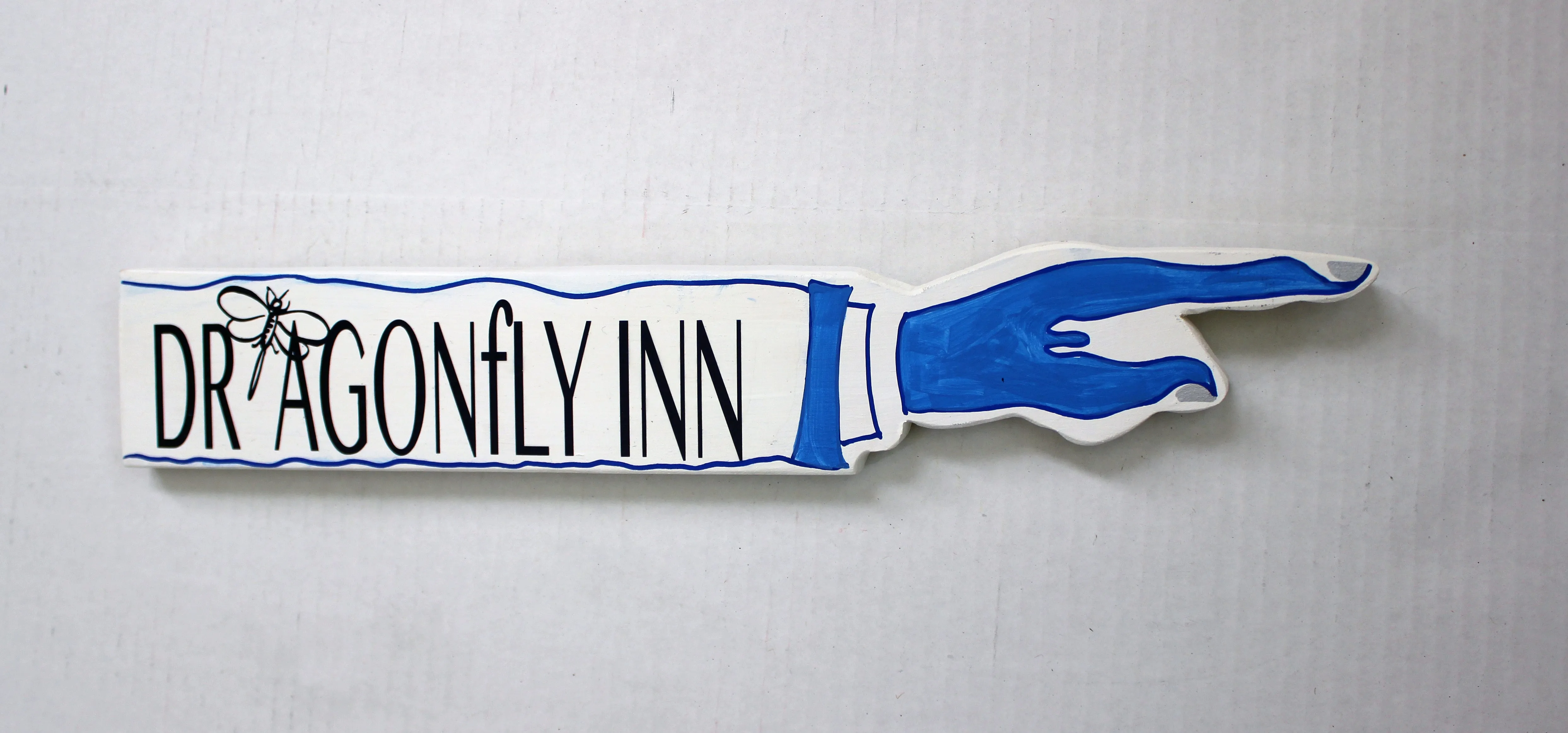 stars and hollows wooden pointy sign