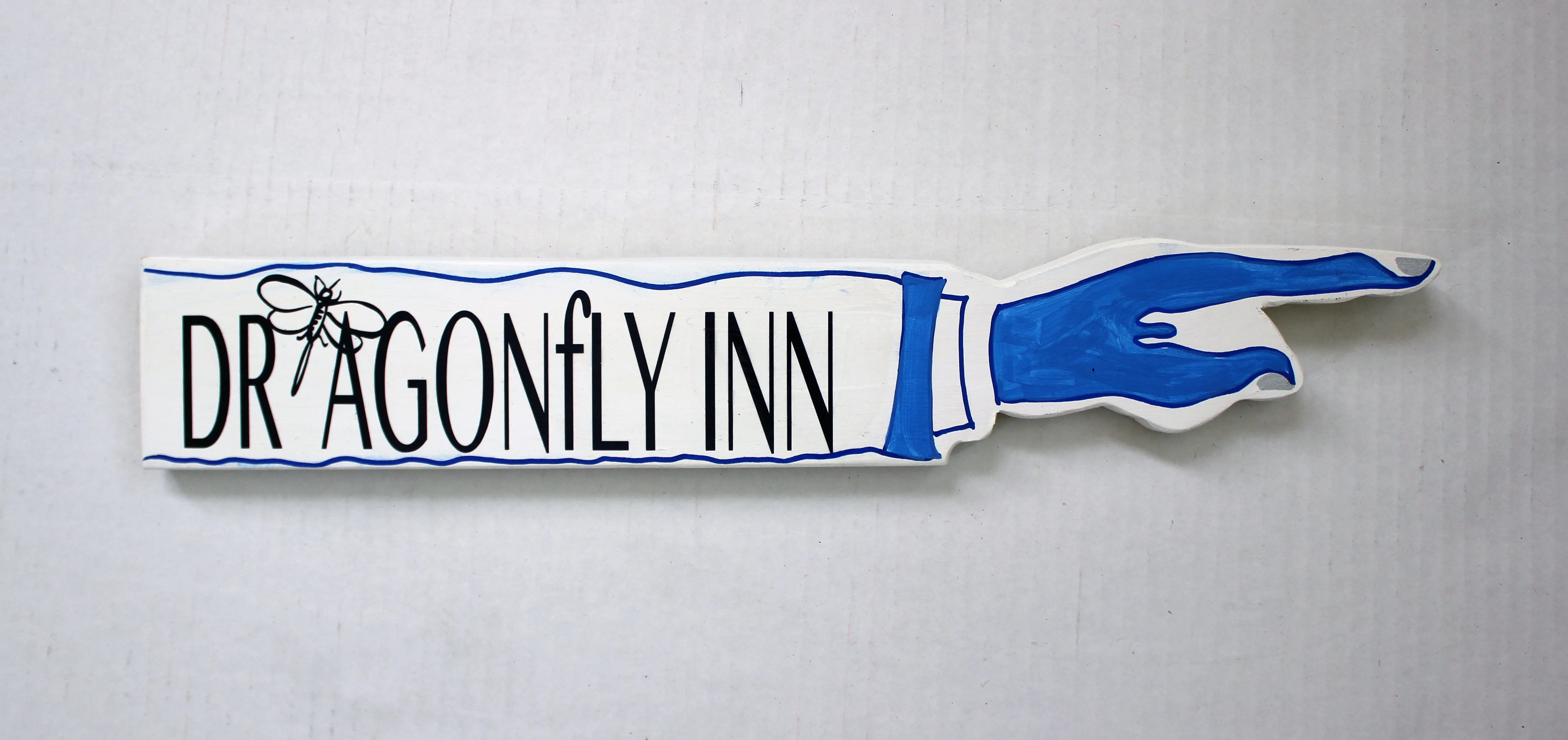 stars and hollows wooden pointy sign