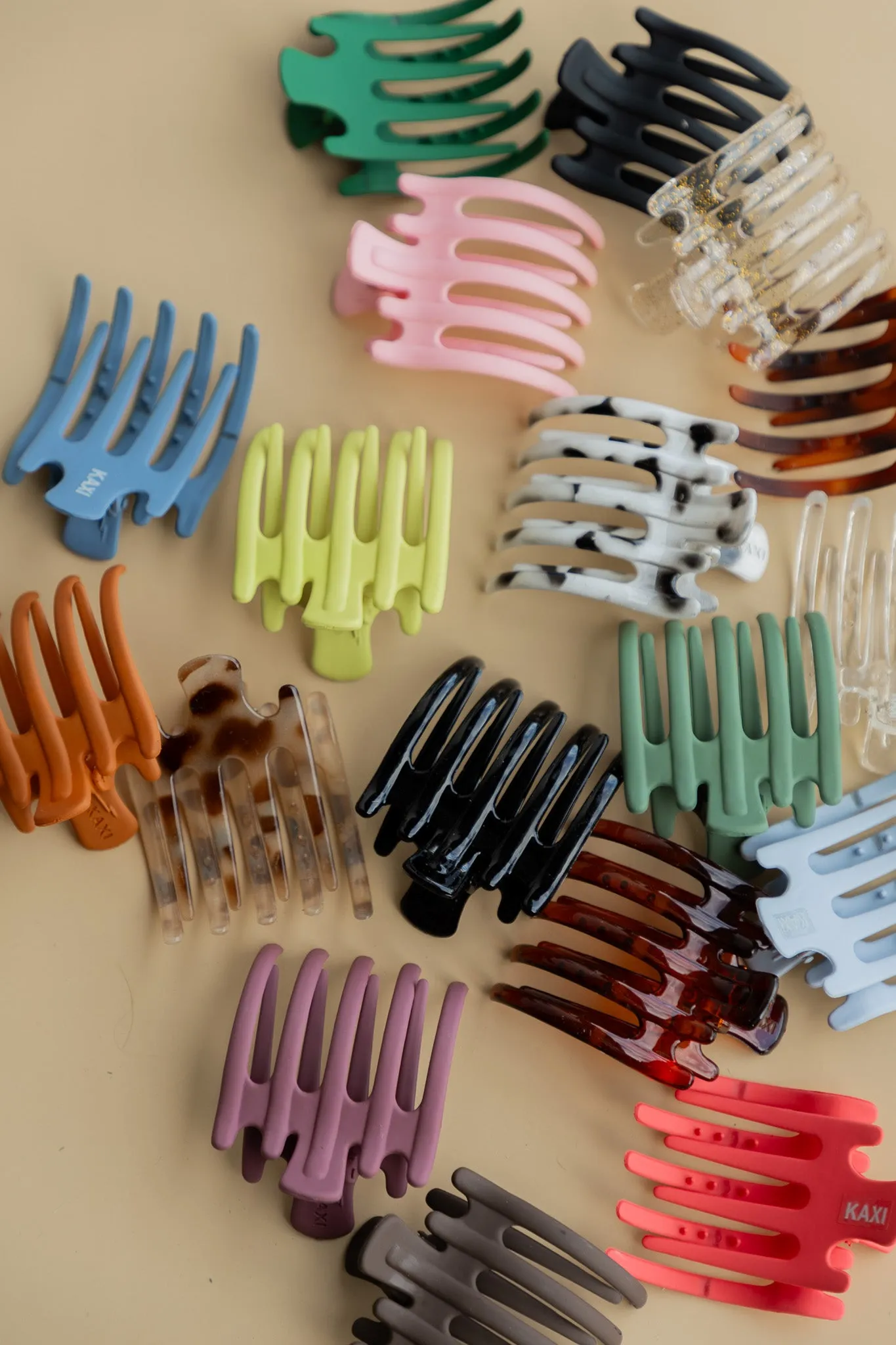 THE KAXI WIDE LAY DOWN CLAW ( 15 COLORS )