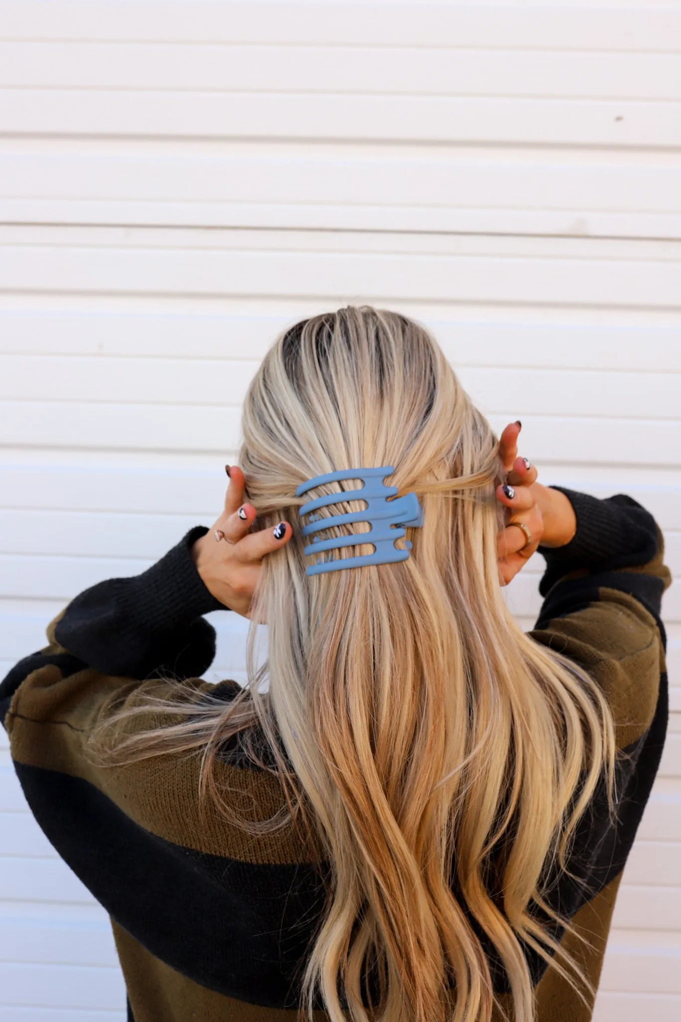 THE KAXI WIDE LAY DOWN CLAW ( 15 COLORS )