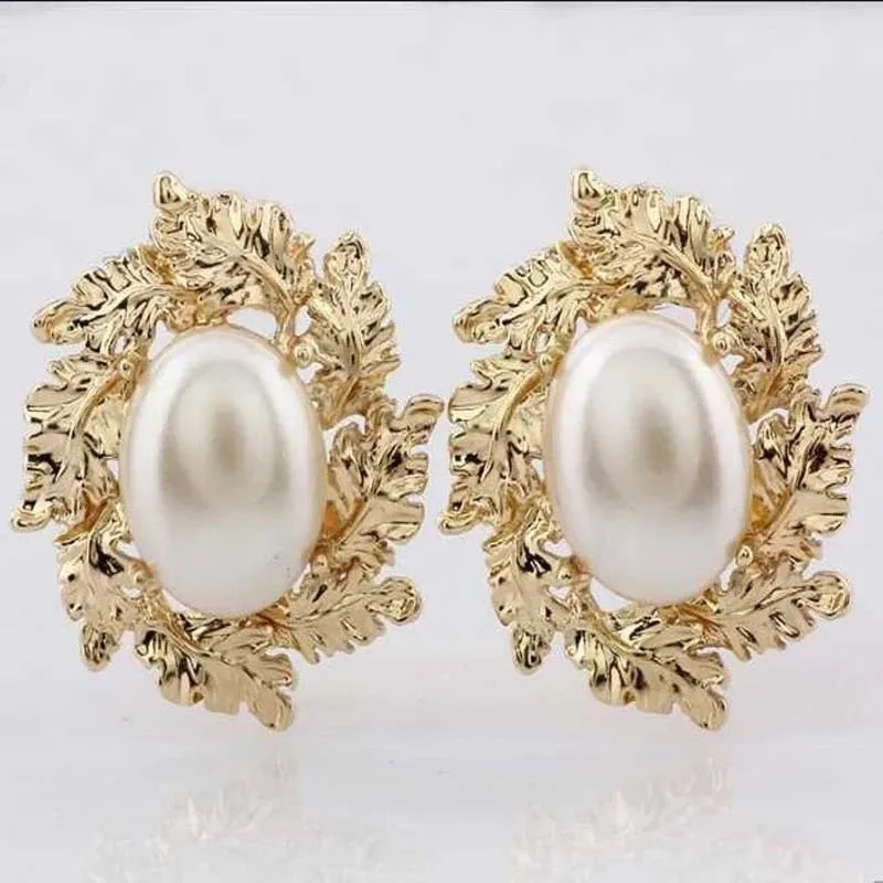 VINTAGE STUD EARRINGS